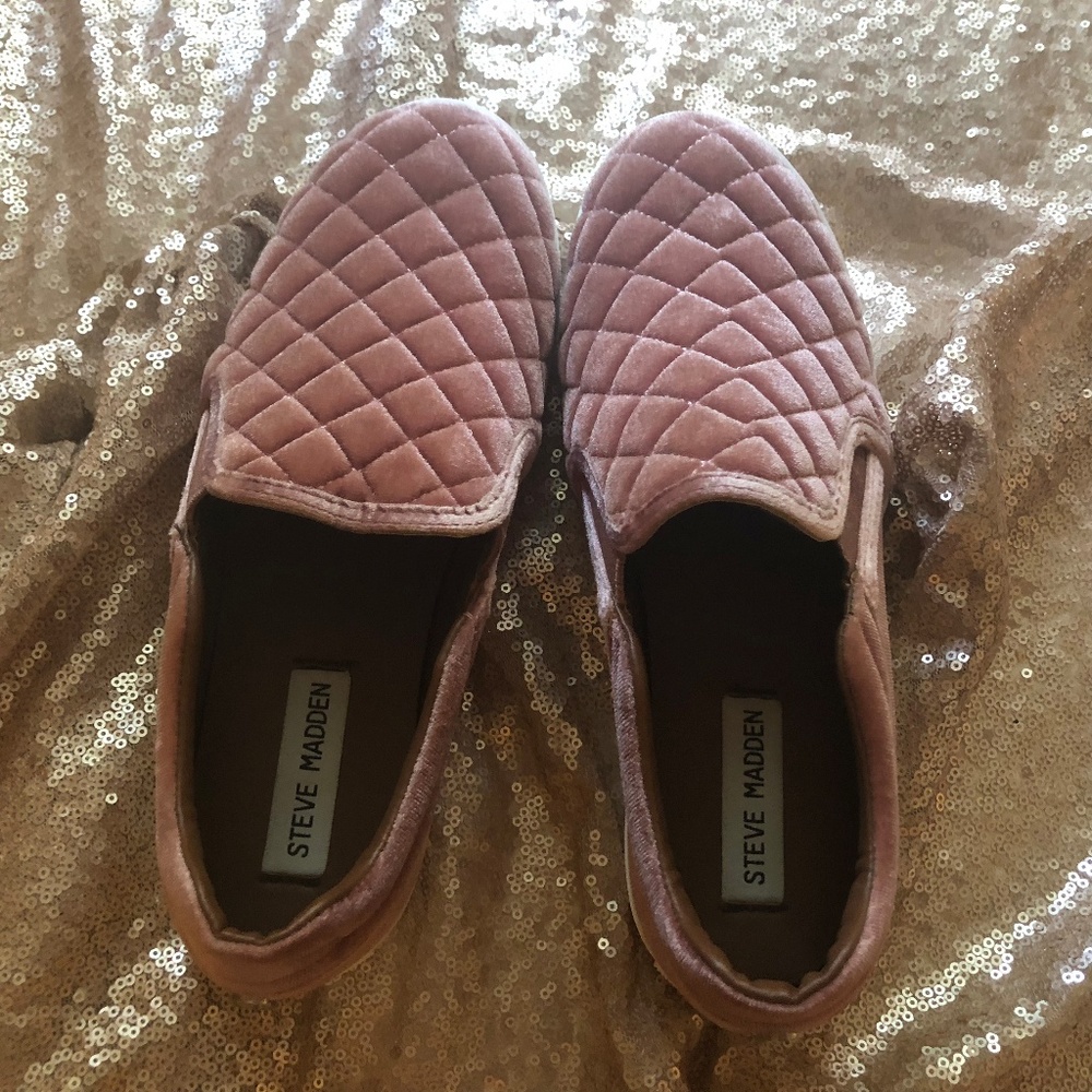 STEVE MADDEN PINK VELVET SNEAKERS
